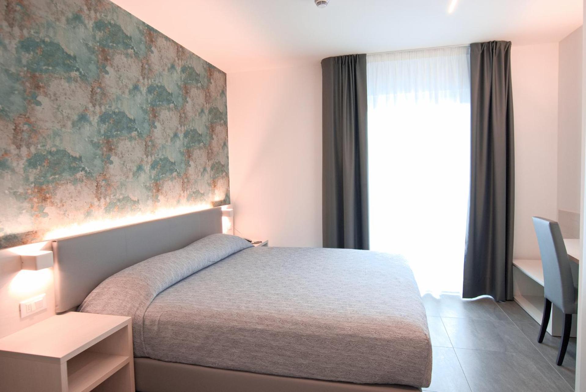 Paris Hotel 3*